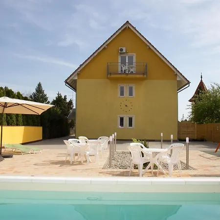 Familia 152c * Balatonmáriafürdő