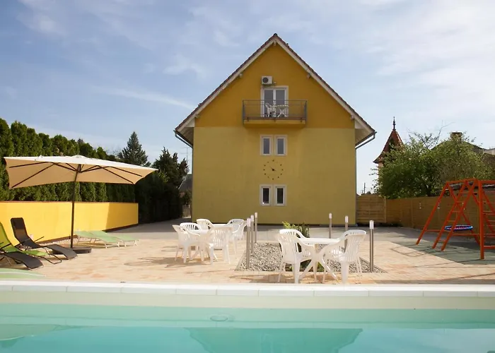 Familia 152c * Balatonmáriafürdő